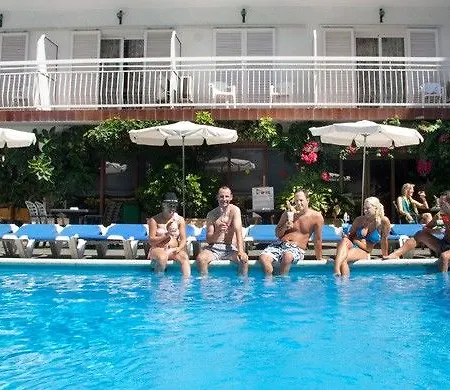 Garbi Park & Aquasplash Отель Льорет-де-Мар