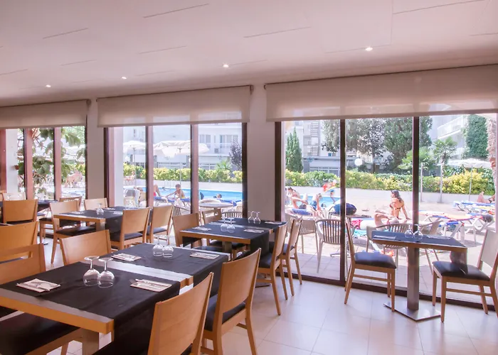 Hotel Garbi Park & Aquasplash 4*